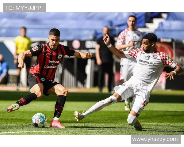 法兰克福客场不敌奥格斯堡，德甲中游征程不断颠簸