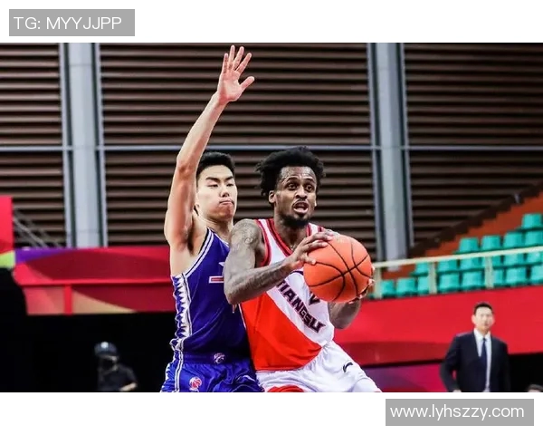 球迷为安东尼奥-布莱克尼高水准比赛喝彩,称其为CBA最稳定外援